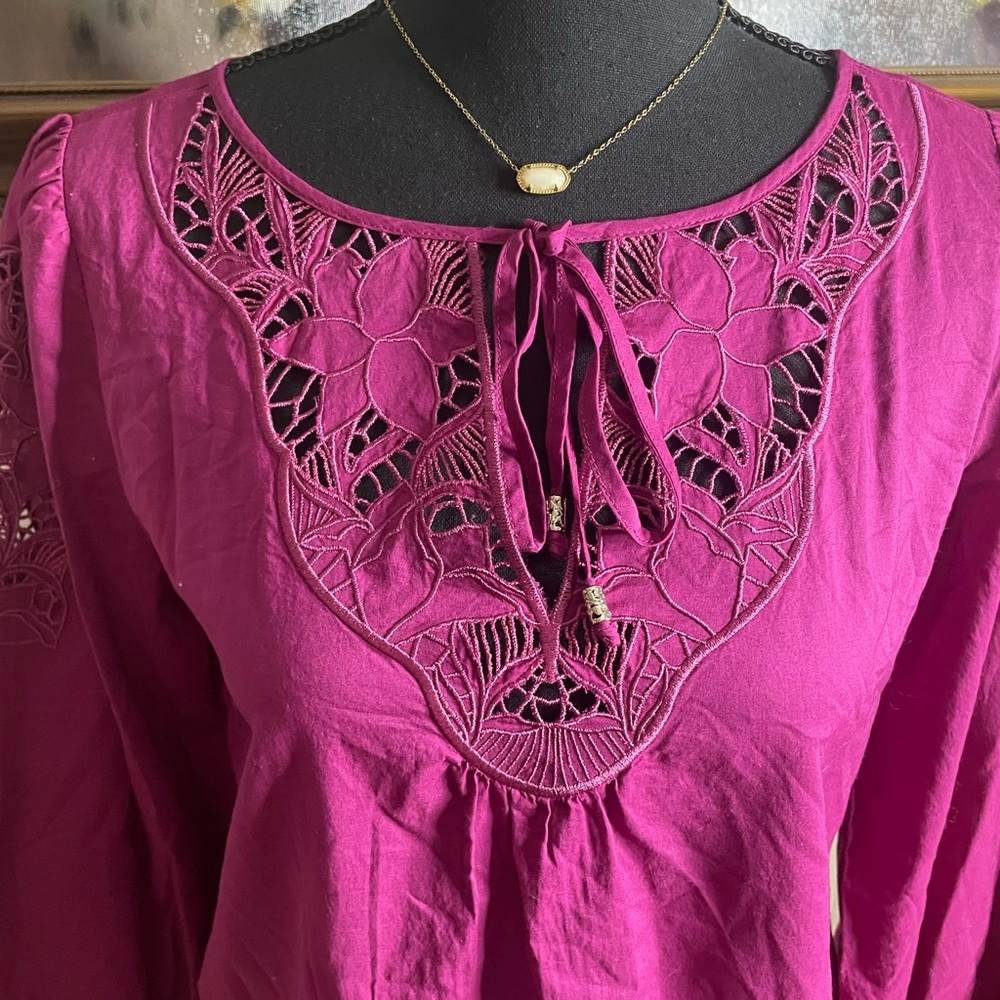 White House Black Market
Dark Pink Floral Cutout Blouse
Tunic. Size XSmall - Picture 4 of 15